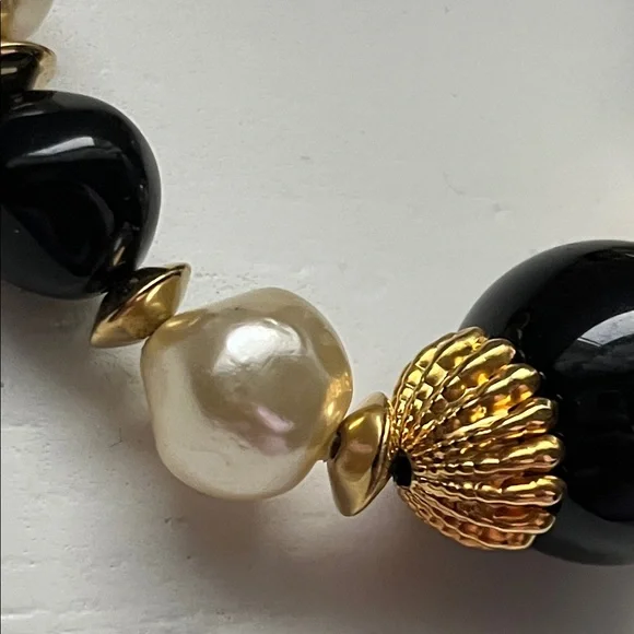 Elegant Black and Gold Beaded Necklace - Picture 7 of 8